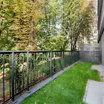 Luxury Two-Bedroom Apartment With Terrace By Tyzenhauz