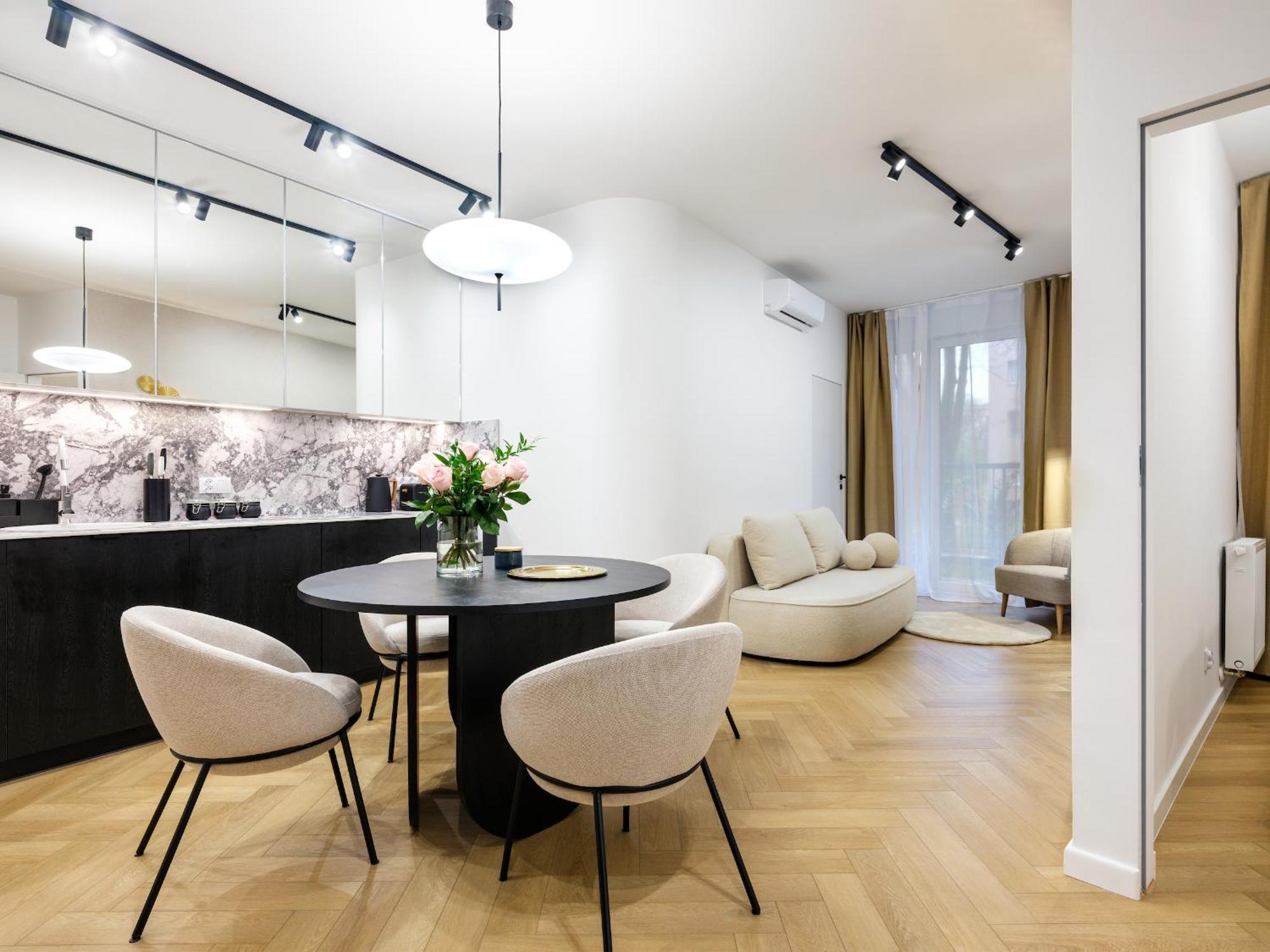 Luxury Two-bedroom With Terrace By Tyzenhauz *