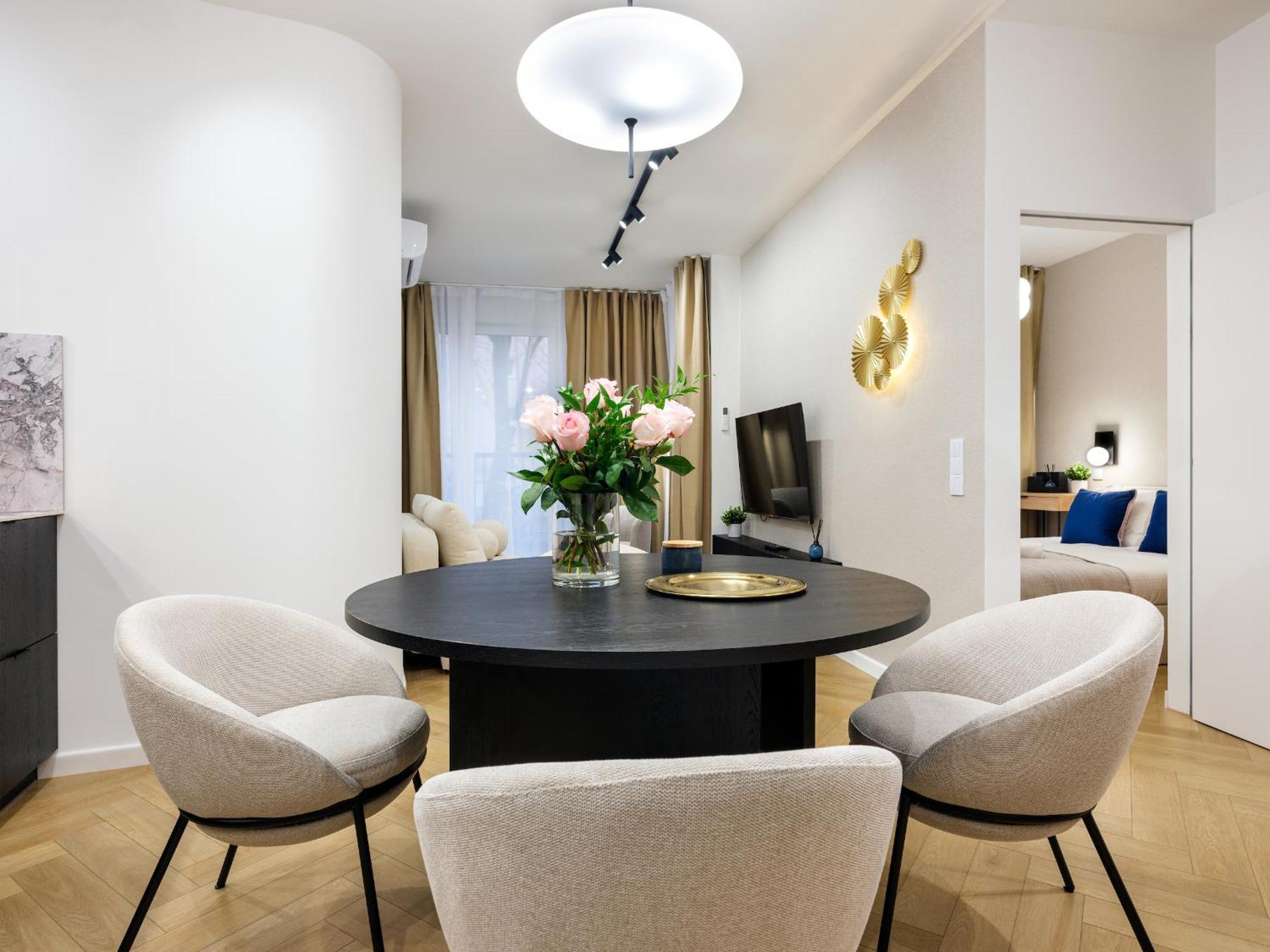 Apartment Luxury Two-bedroom With Terrace By Tyzenhauz *